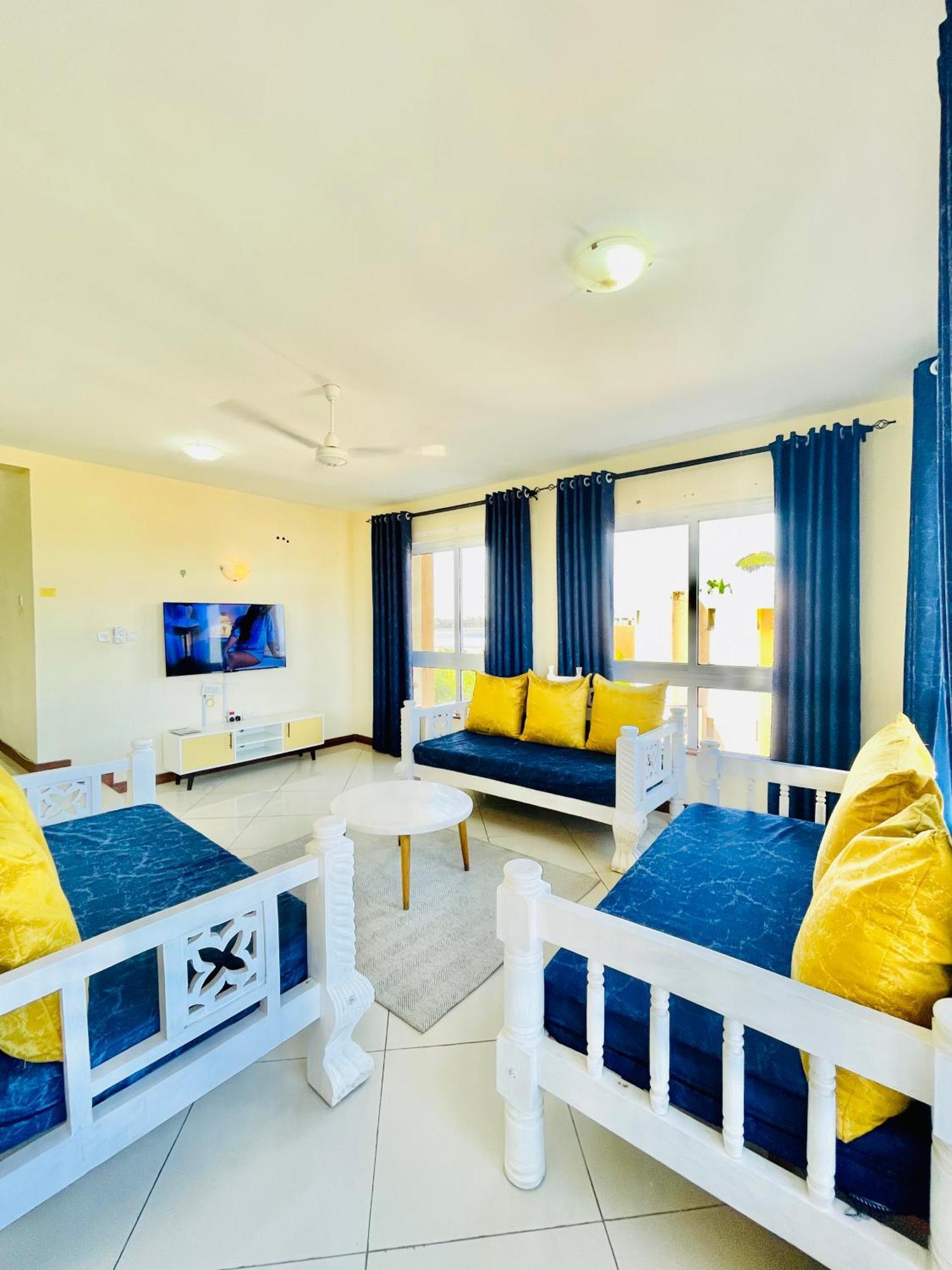 Elna'S Nyali - Work & Unwind - Pool, Sea Views, Ac & Fast Wi-Fi Bed & Breakfast มอมบาซา ภายนอก รูปภาพ