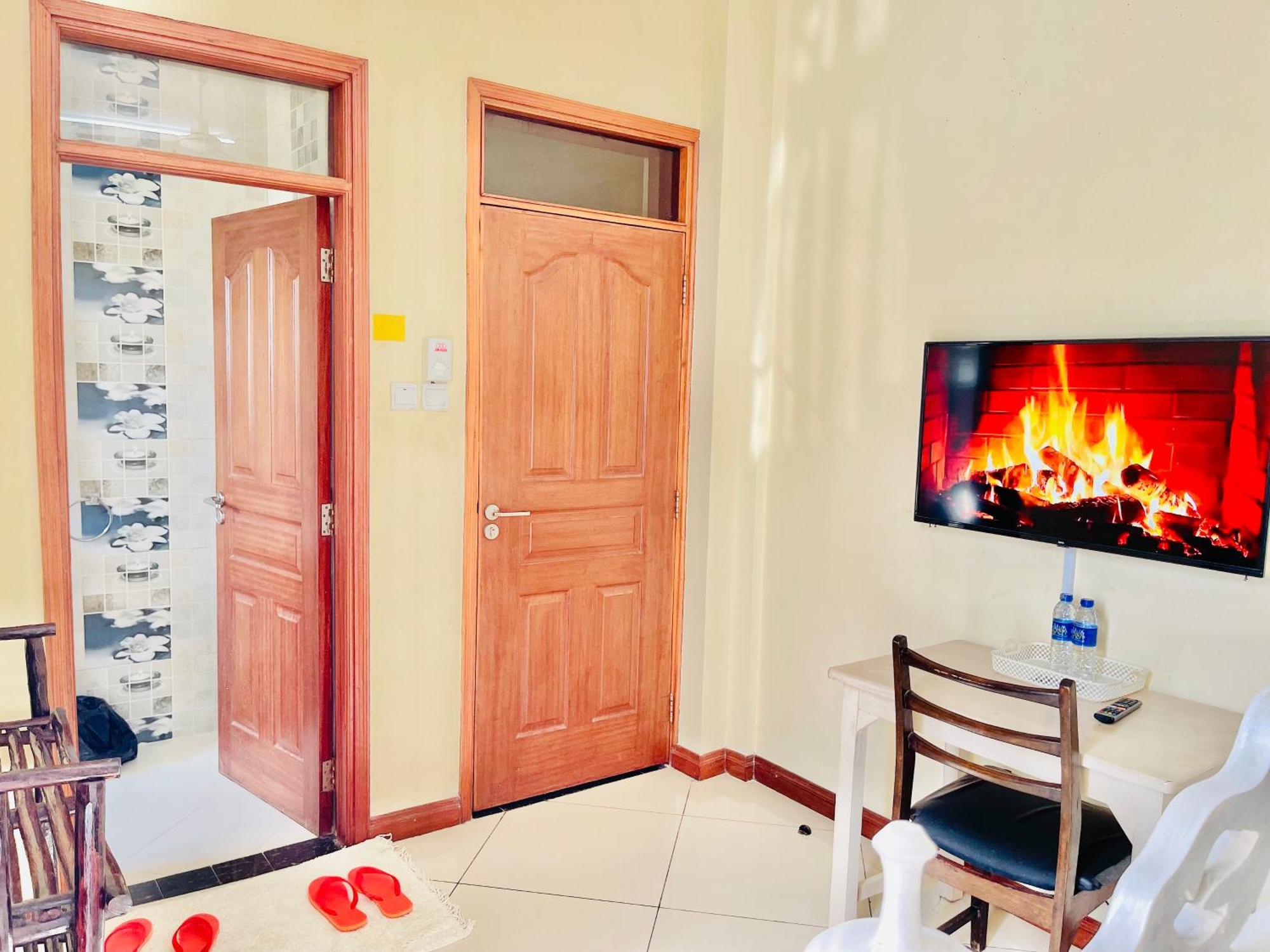 Elna'S Nyali - Work & Unwind - Pool, Sea Views, Ac & Fast Wi-Fi Bed & Breakfast มอมบาซา ภายนอก รูปภาพ