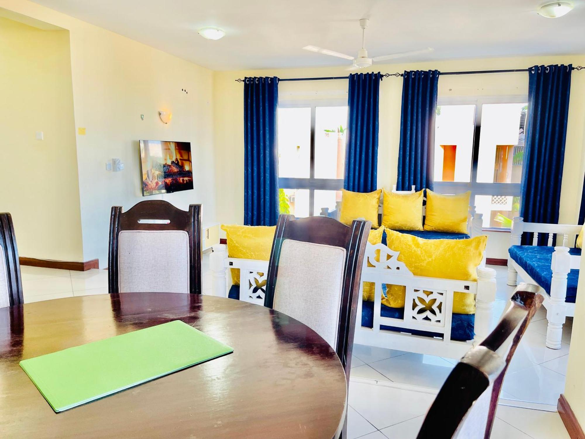Elna'S Nyali - Work & Unwind - Pool, Sea Views, Ac & Fast Wi-Fi Bed & Breakfast มอมบาซา ภายนอก รูปภาพ