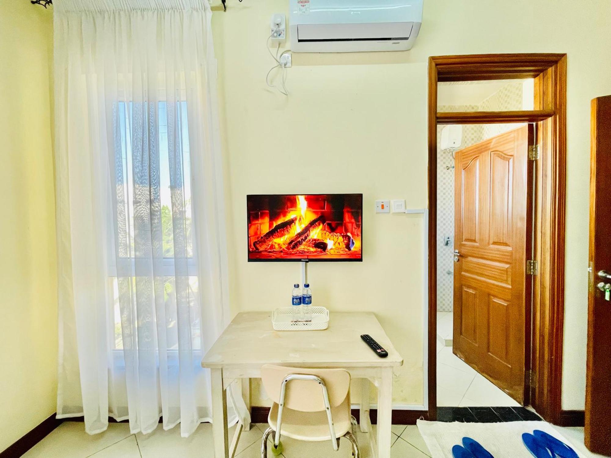 Elna'S Nyali - Work & Unwind - Pool, Sea Views, Ac & Fast Wi-Fi Bed & Breakfast มอมบาซา ภายนอก รูปภาพ