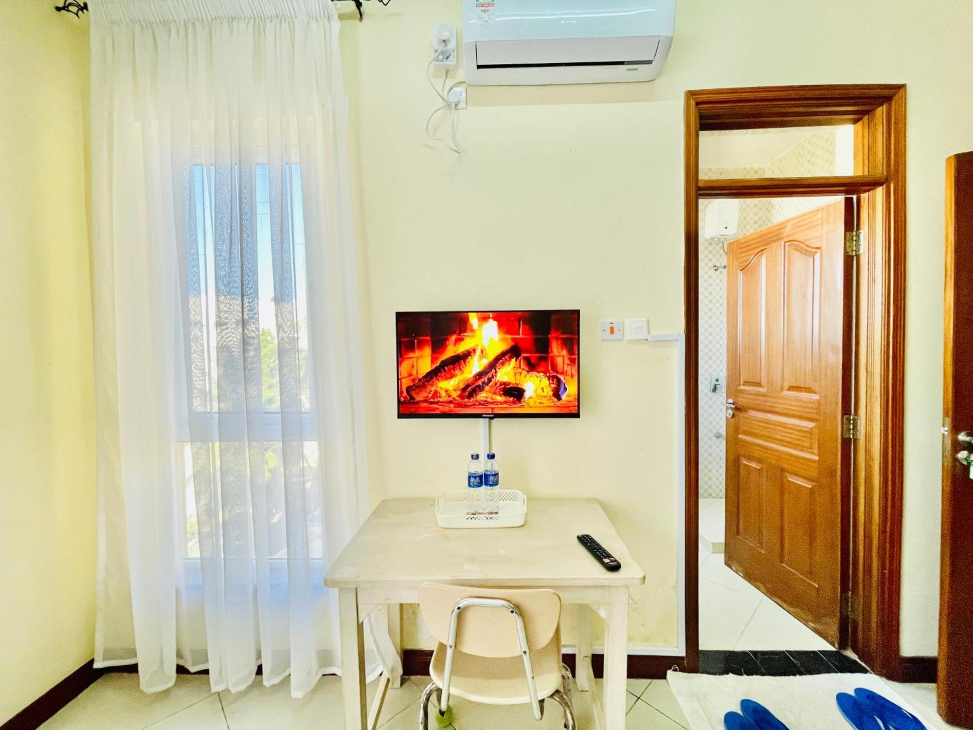 Elna'S Nyali - Work & Unwind - Pool, Sea Views, Ac & Fast Wi-Fi Bed & Breakfast มอมบาซา ภายนอก รูปภาพ