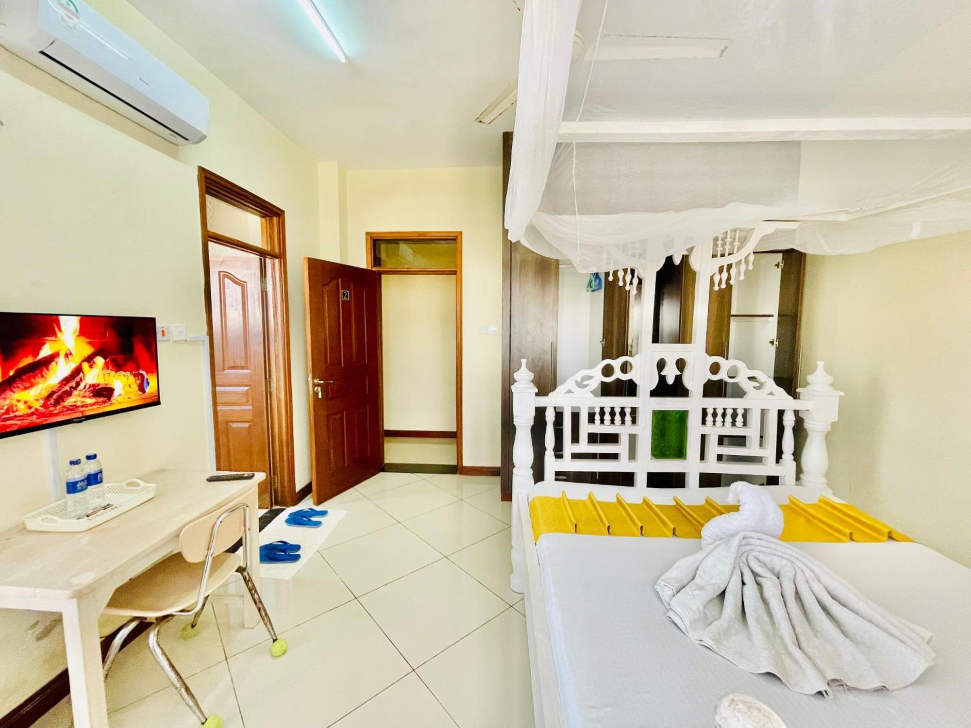 Elna'S Nyali - Work & Unwind - Pool, Sea Views, Ac & Fast Wi-Fi Bed & Breakfast มอมบาซา ภายนอก รูปภาพ