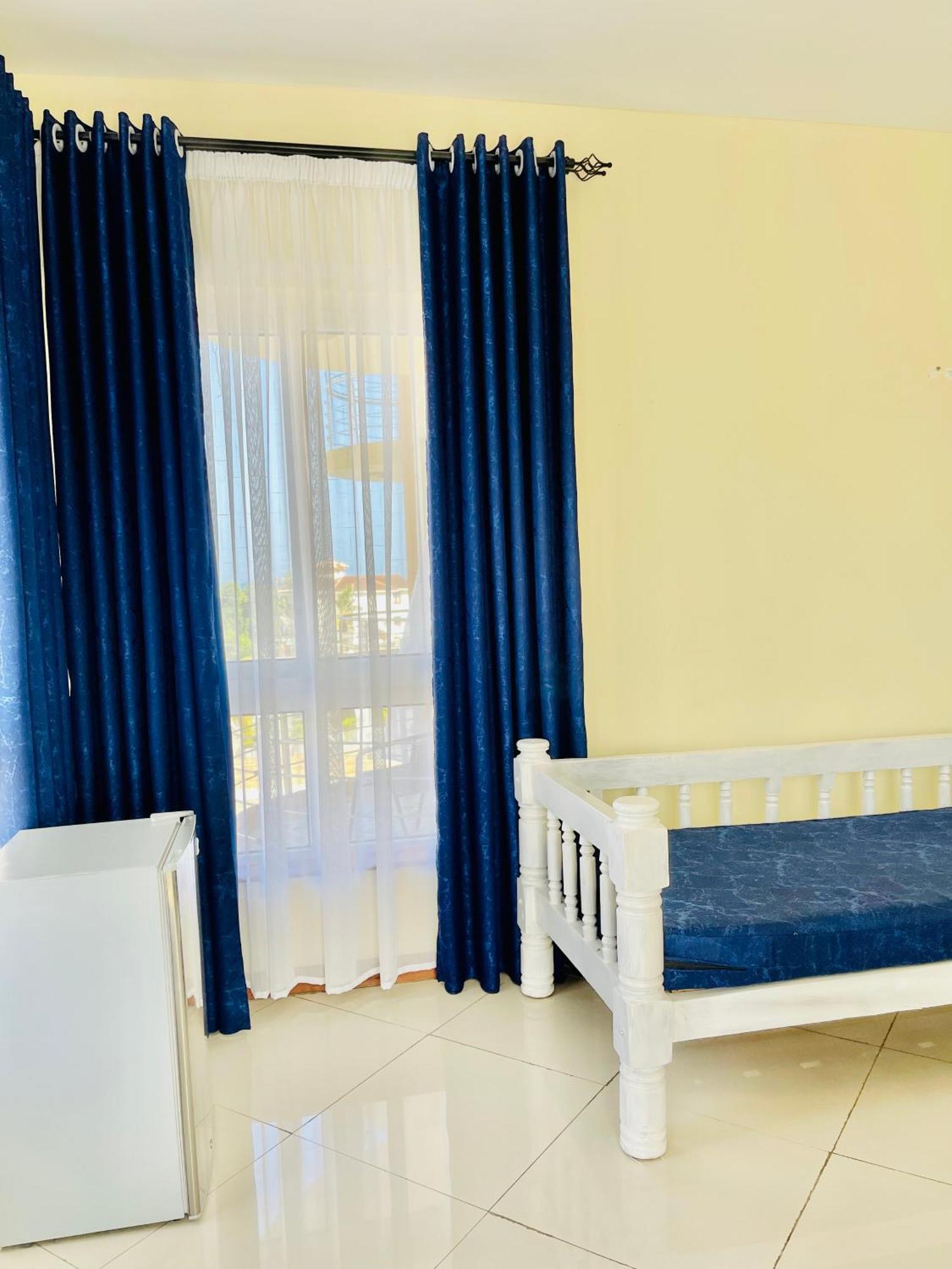 Elna'S Nyali - Work & Unwind - Pool, Sea Views, Ac & Fast Wi-Fi Bed & Breakfast มอมบาซา ภายนอก รูปภาพ
