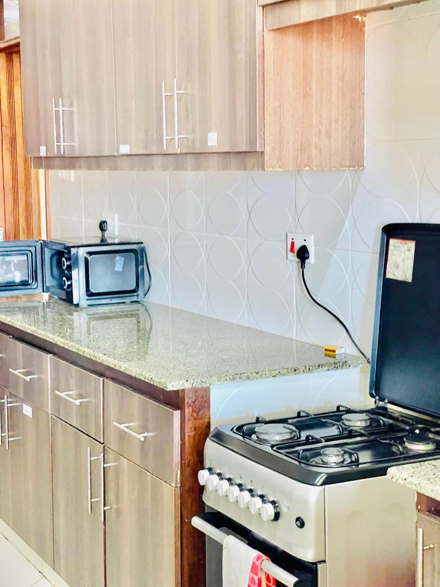 Elna'S Nyali - Work & Unwind - Pool, Sea Views, Ac & Fast Wi-Fi Bed & Breakfast มอมบาซา ภายนอก รูปภาพ