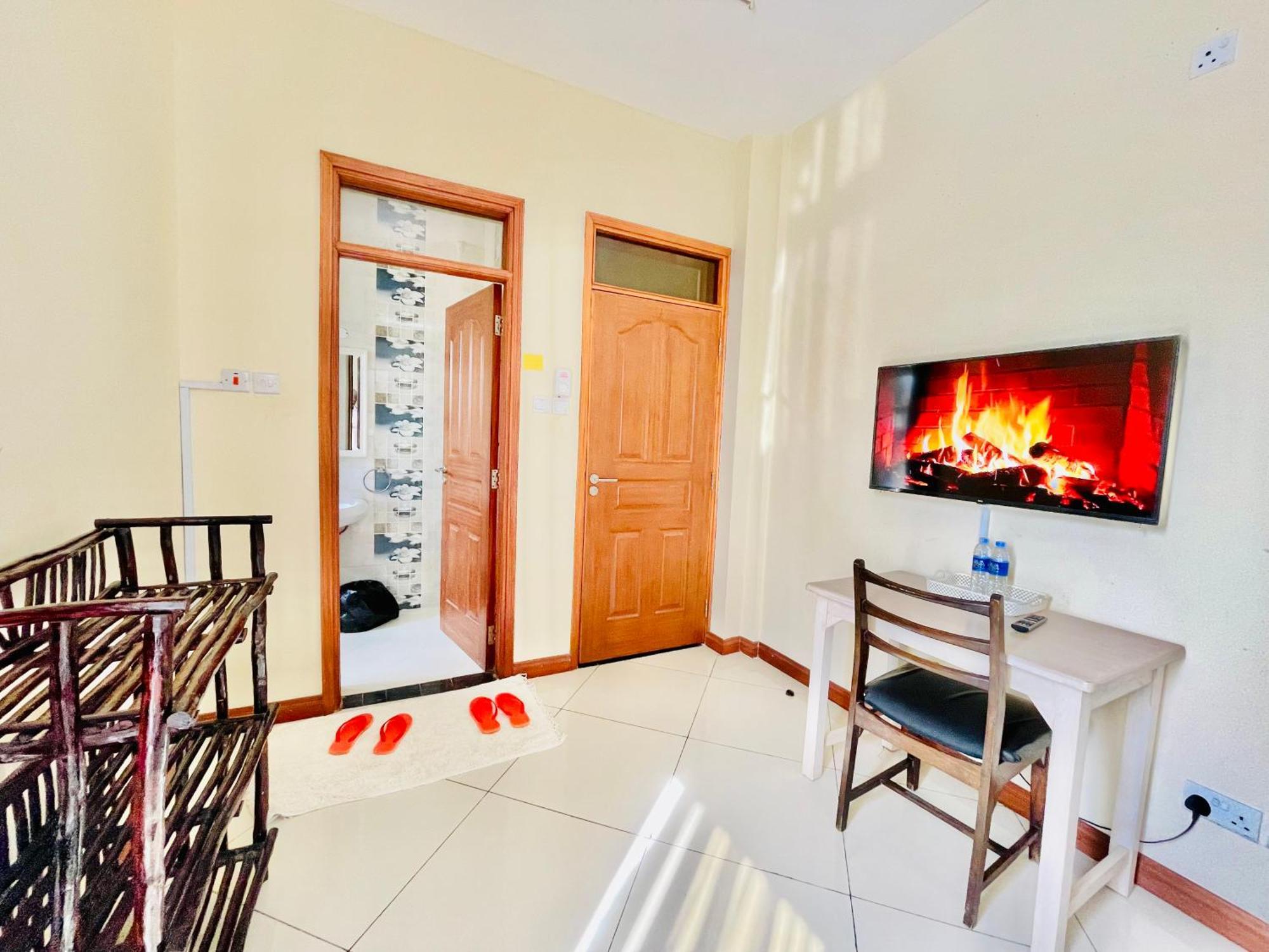 Elna'S Nyali - Work & Unwind - Pool, Sea Views, Ac & Fast Wi-Fi Bed & Breakfast มอมบาซา ภายนอก รูปภาพ