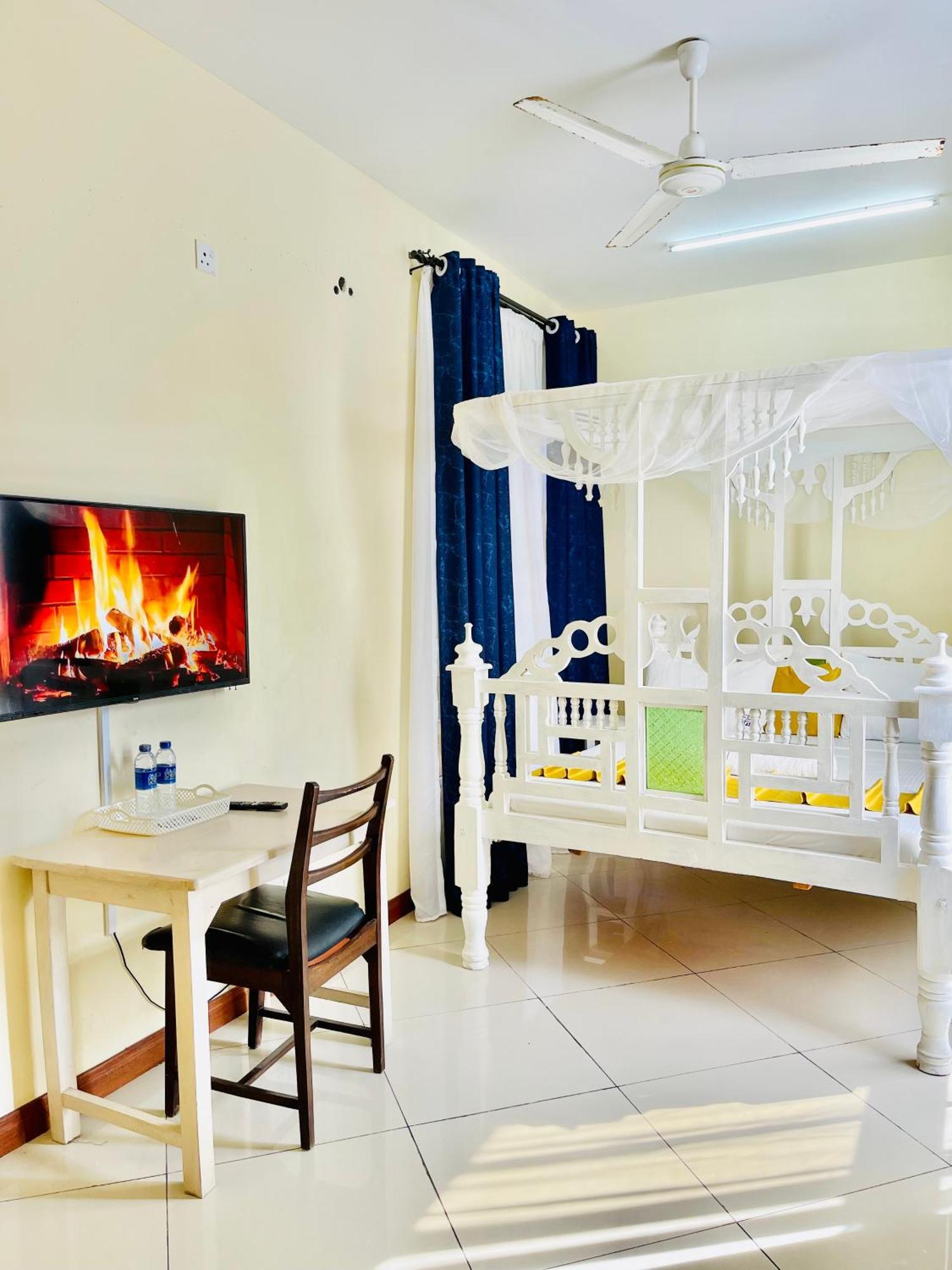 Elna'S Nyali - Work & Unwind - Pool, Sea Views, Ac & Fast Wi-Fi Bed & Breakfast มอมบาซา ภายนอก รูปภาพ