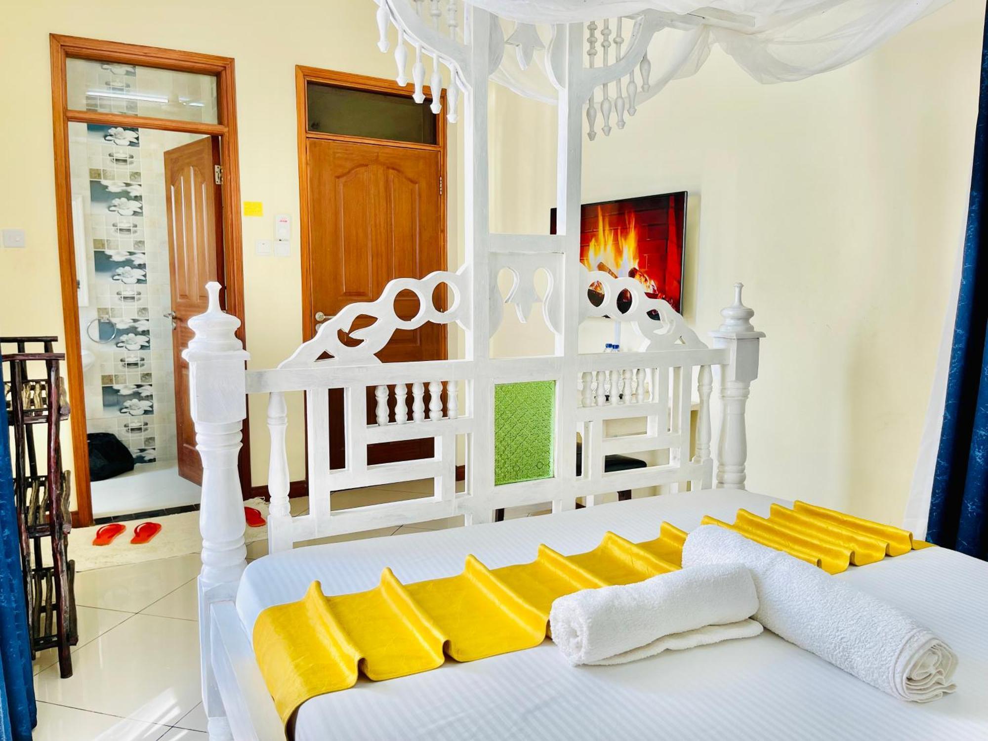 Elna'S Nyali - Work & Unwind - Pool, Sea Views, Ac & Fast Wi-Fi Bed & Breakfast มอมบาซา ภายนอก รูปภาพ