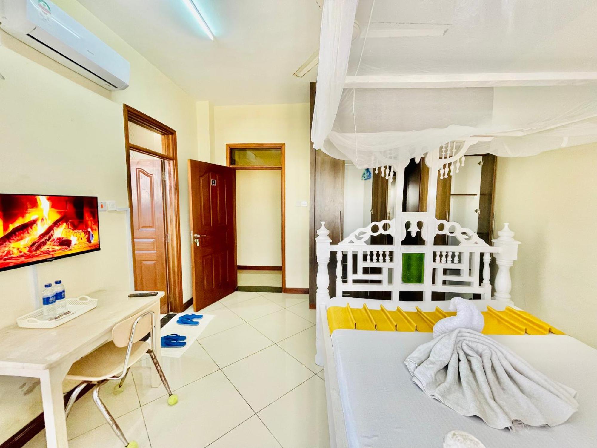 Elna'S Nyali - Work & Unwind - Pool, Sea Views, Ac & Fast Wi-Fi Bed & Breakfast มอมบาซา ภายนอก รูปภาพ