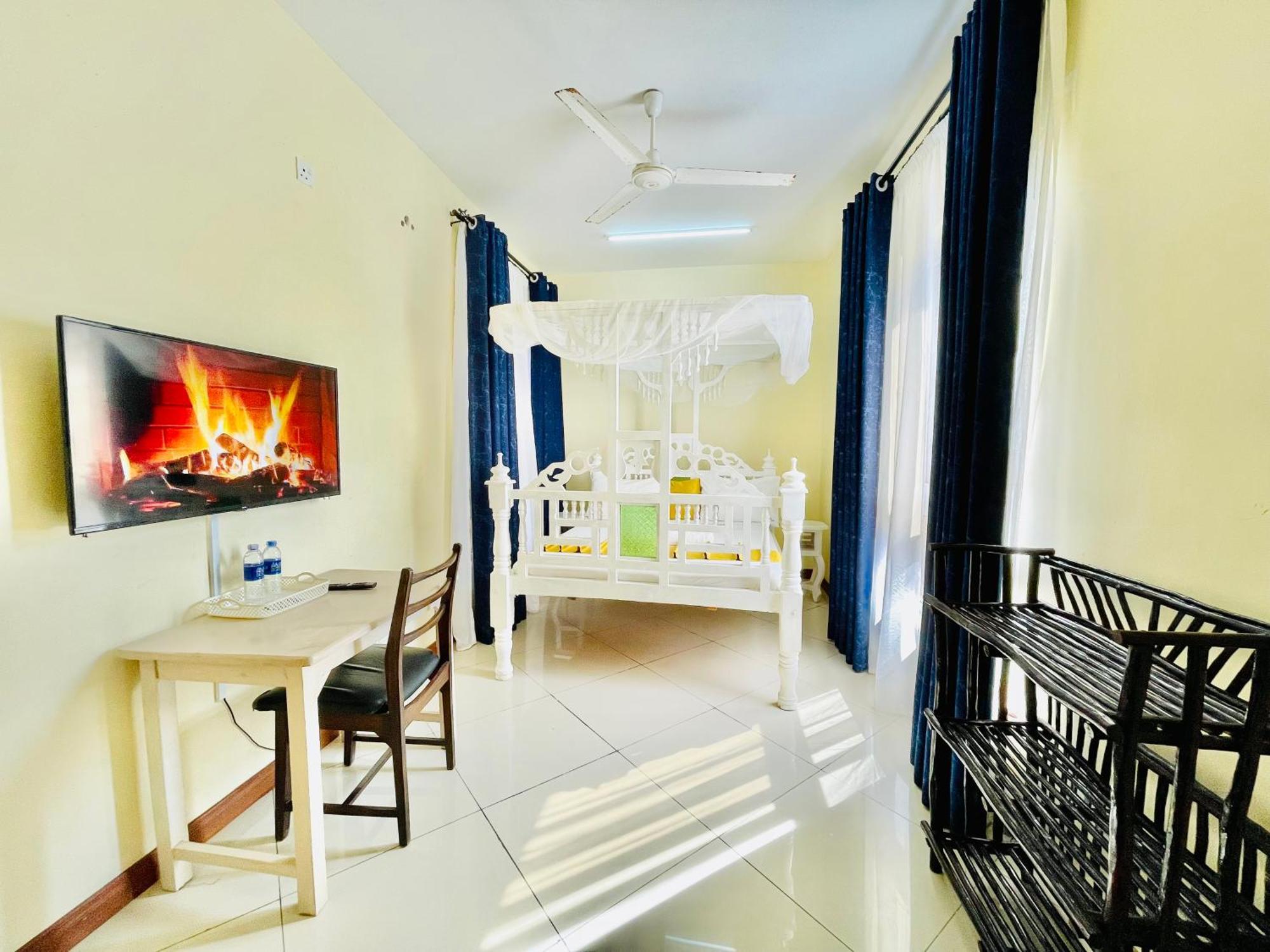 Elna'S Nyali - Work & Unwind - Pool, Sea Views, Ac & Fast Wi-Fi Bed & Breakfast มอมบาซา ภายนอก รูปภาพ