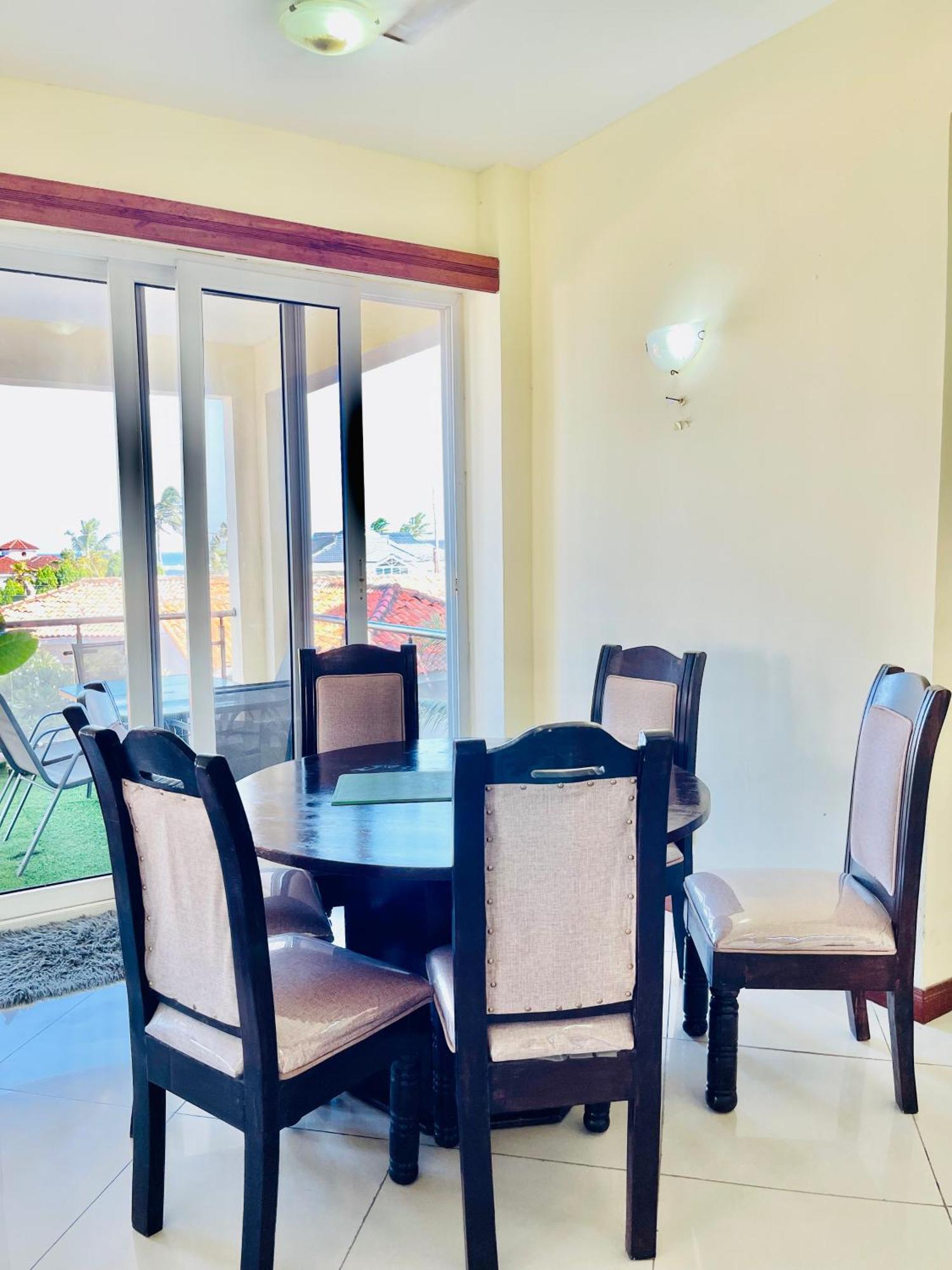 Elna'S Nyali - Work & Unwind - Pool, Sea Views, Ac & Fast Wi-Fi Bed & Breakfast มอมบาซา ภายนอก รูปภาพ