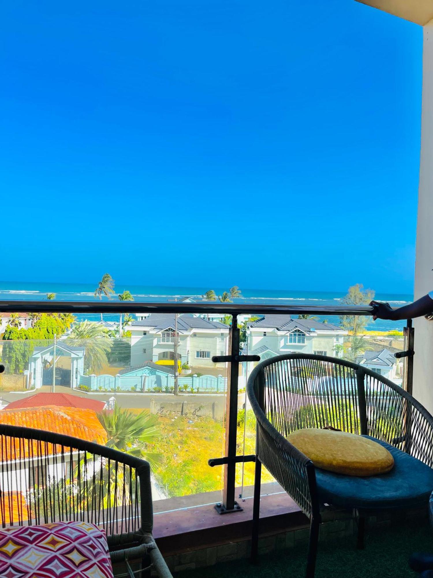 Elna'S Nyali - Work & Unwind - Pool, Sea Views, Ac & Fast Wi-Fi Bed & Breakfast มอมบาซา ภายนอก รูปภาพ