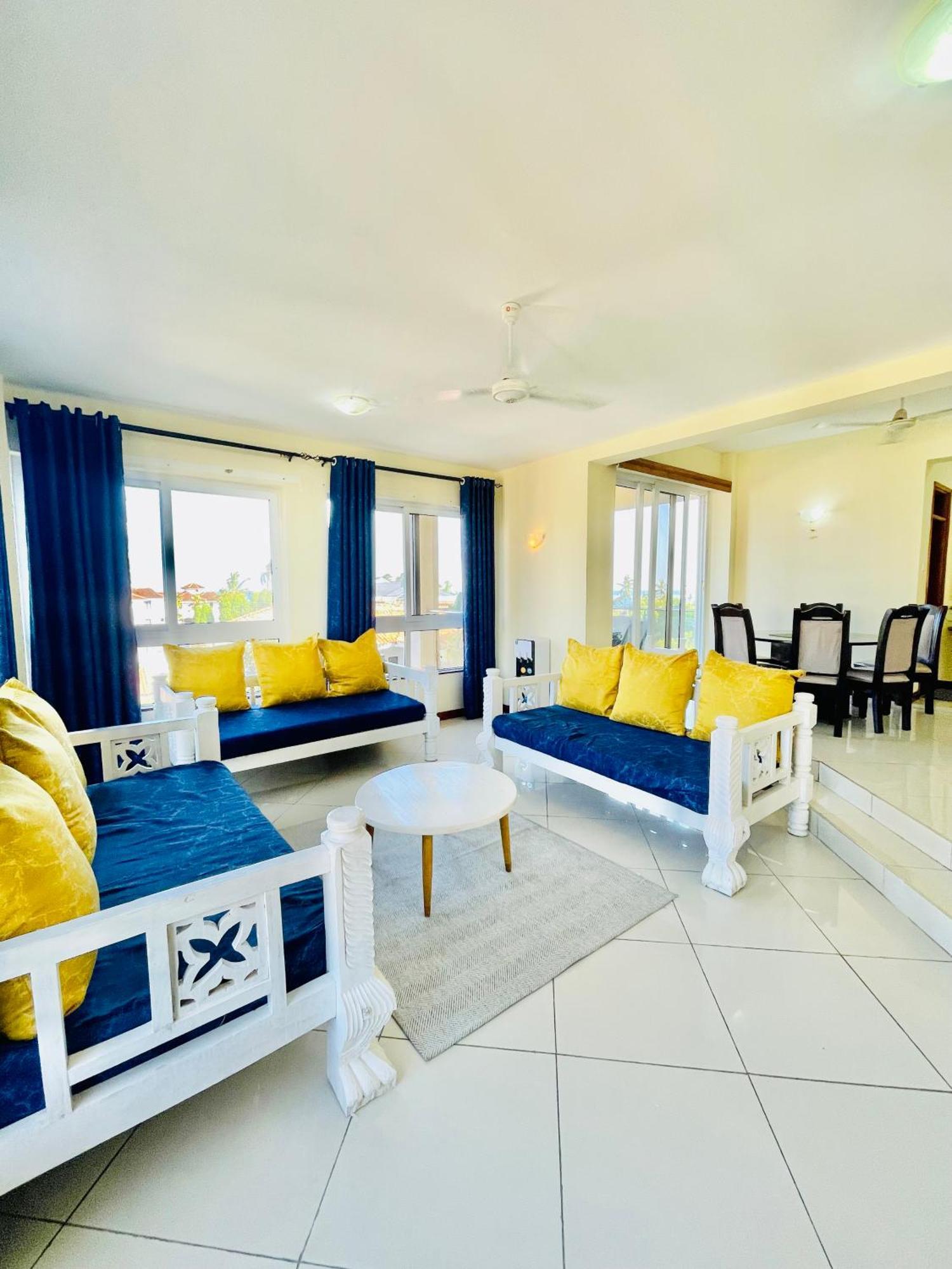 Elna'S Nyali - Work & Unwind - Pool, Sea Views, Ac & Fast Wi-Fi Bed & Breakfast มอมบาซา ภายนอก รูปภาพ