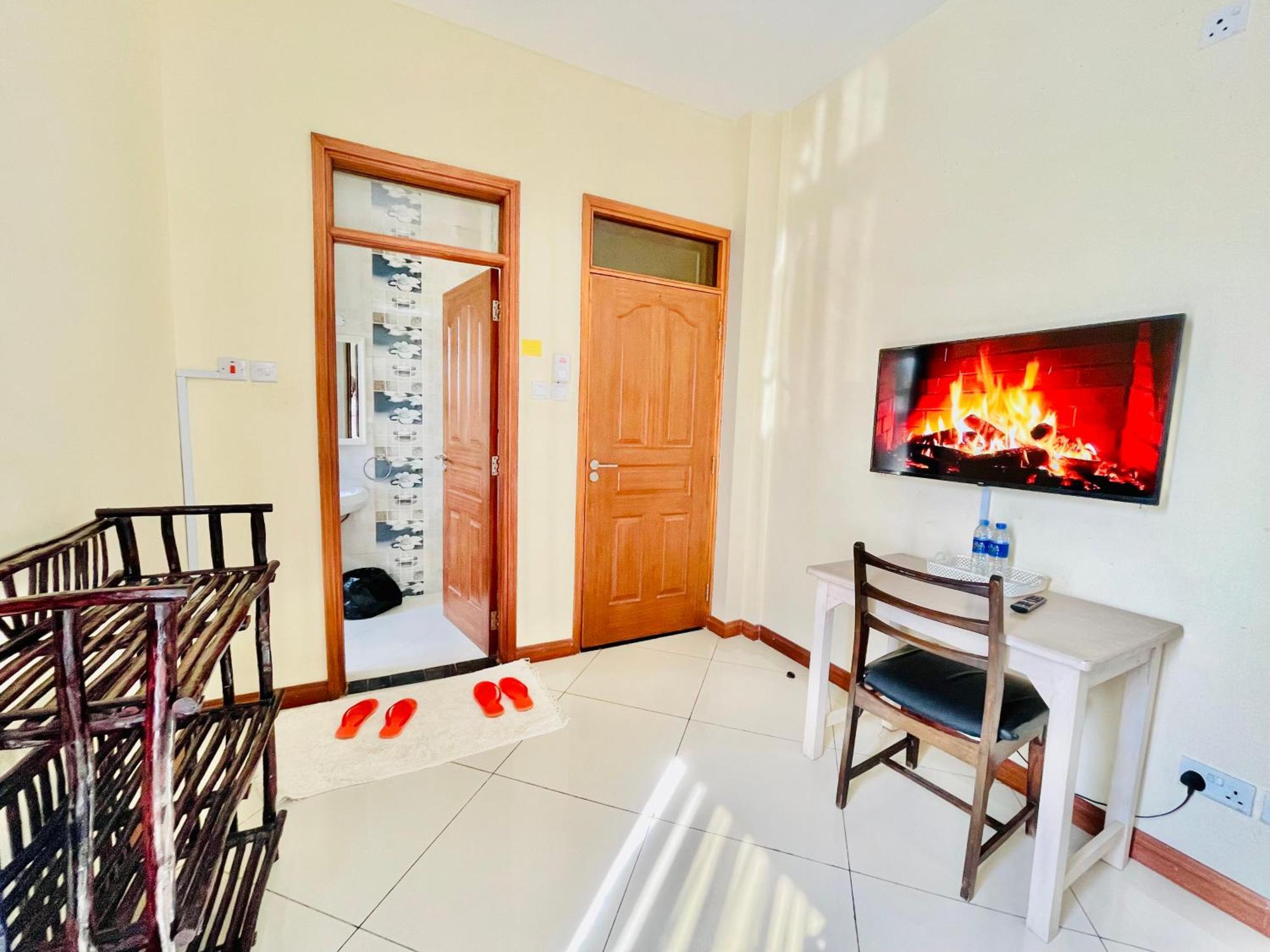Elna'S Nyali - Work & Unwind - Pool, Sea Views, Ac & Fast Wi-Fi Bed & Breakfast มอมบาซา ภายนอก รูปภาพ