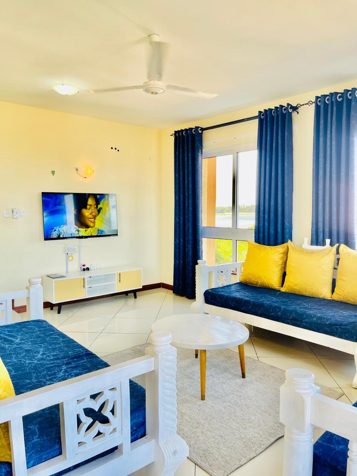 Elna'S Nyali - Work & Unwind - Pool, Sea Views, Ac & Fast Wi-Fi Bed & Breakfast มอมบาซา ภายนอก รูปภาพ