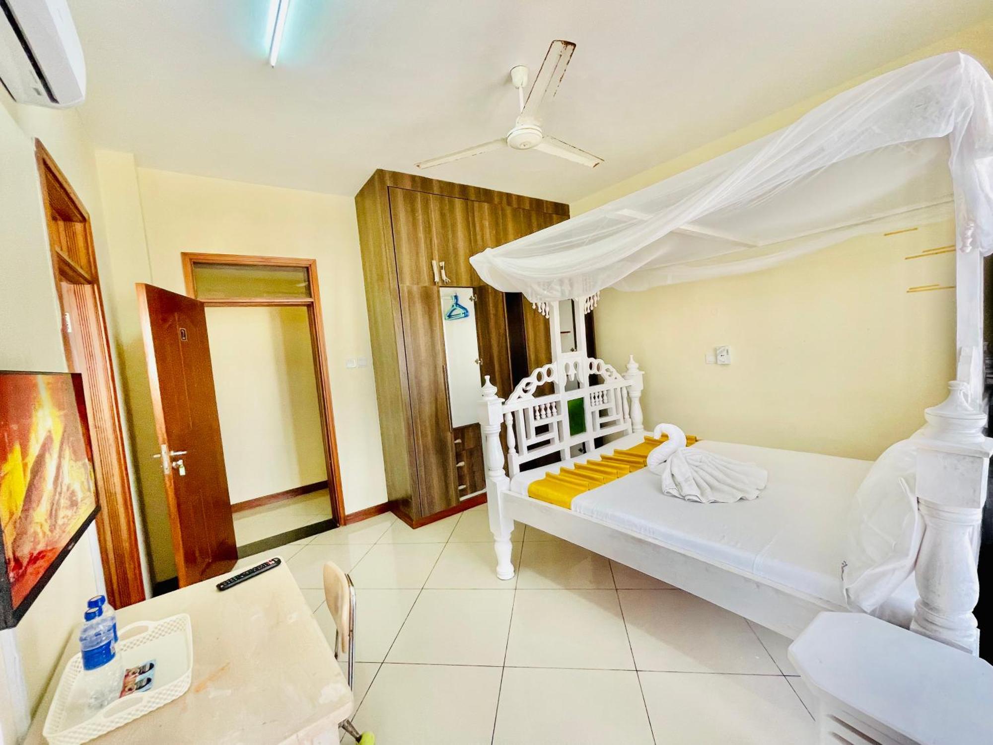 Elna'S Nyali - Work & Unwind - Pool, Sea Views, Ac & Fast Wi-Fi Bed & Breakfast มอมบาซา ภายนอก รูปภาพ