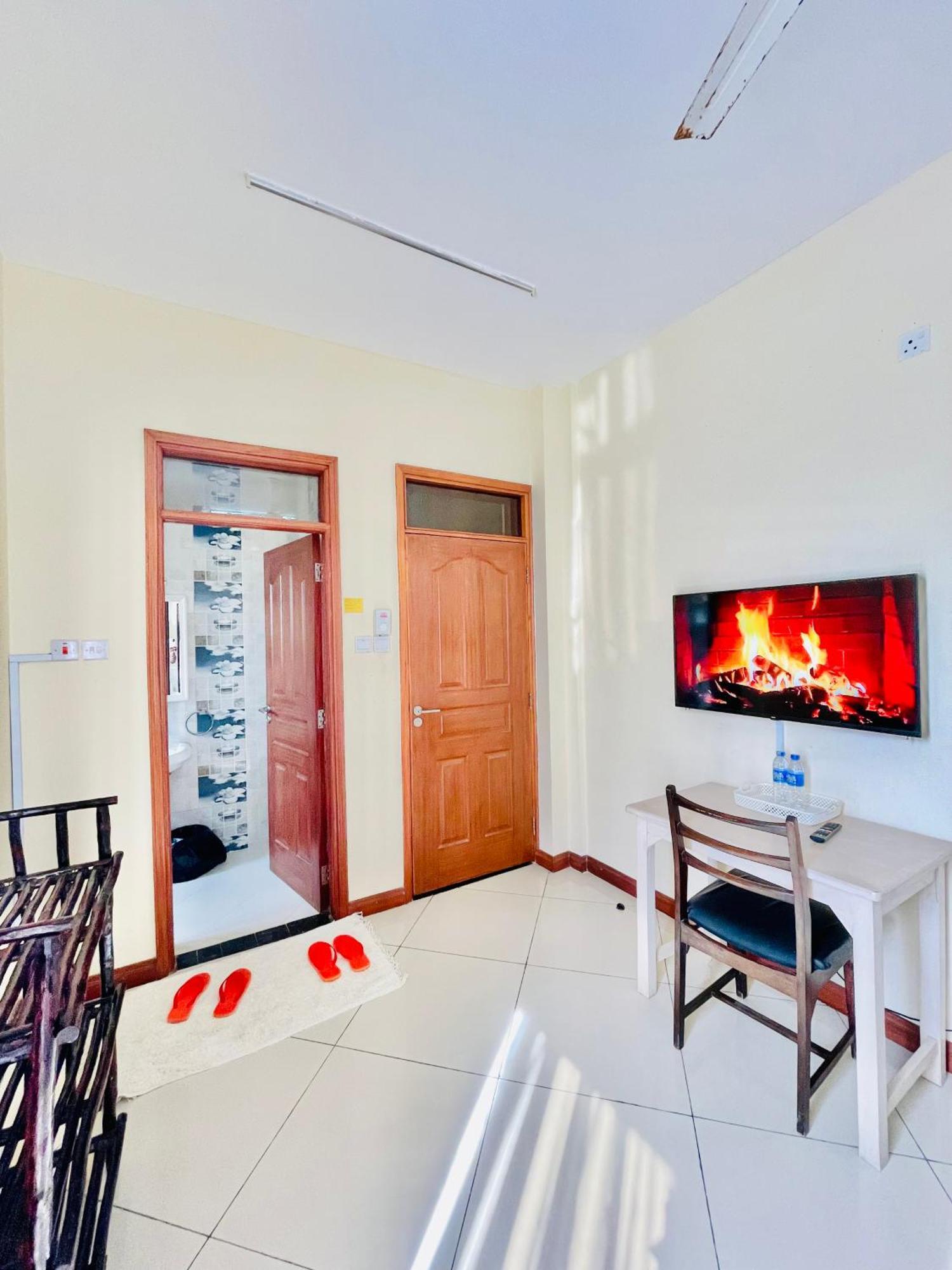 Elna'S Nyali - Work & Unwind - Pool, Sea Views, Ac & Fast Wi-Fi Bed & Breakfast มอมบาซา ภายนอก รูปภาพ