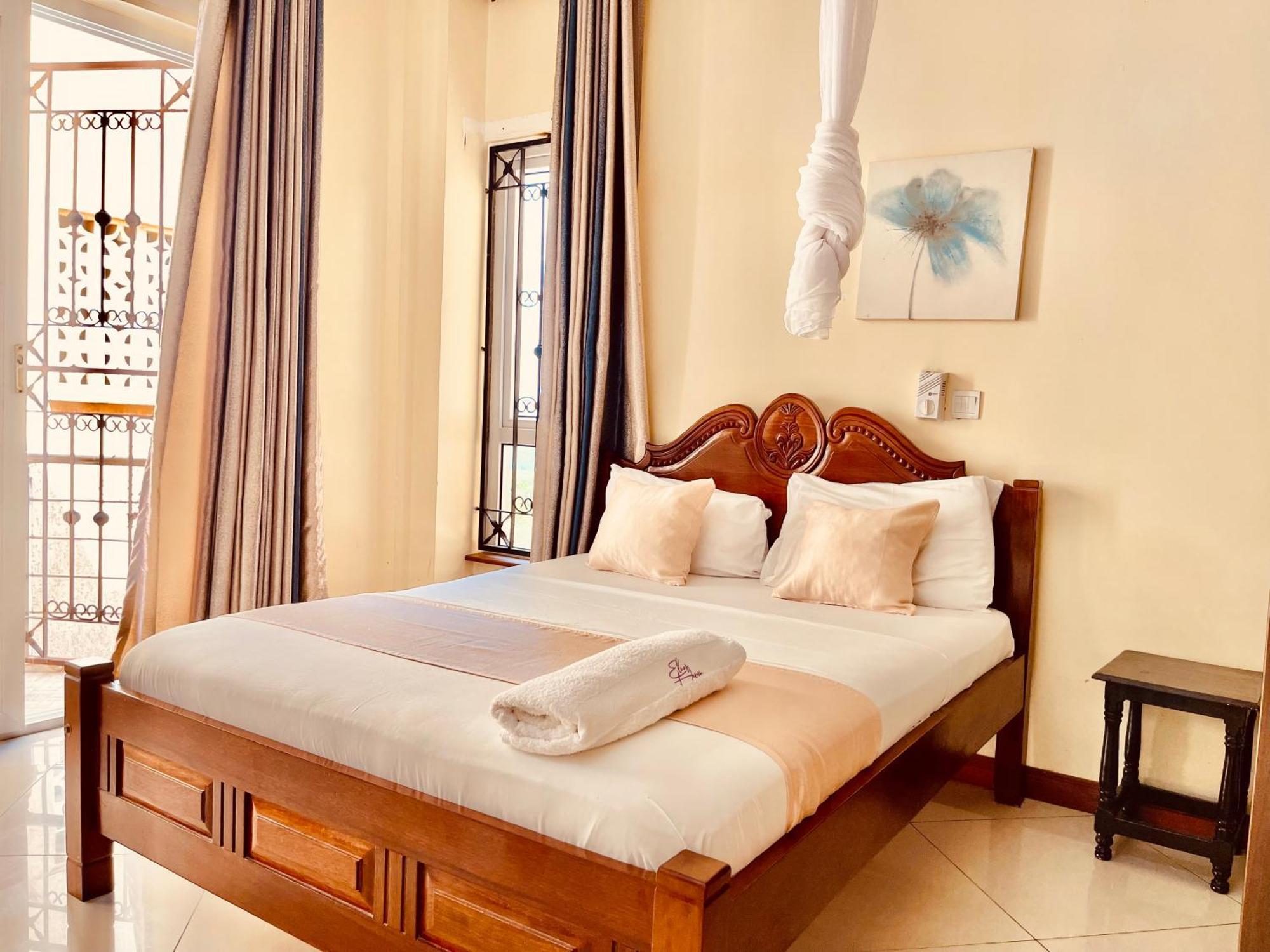 Elna'S Nyali - Work & Unwind - Pool, Sea Views, Ac & Fast Wi-Fi Bed & Breakfast มอมบาซา ภายนอก รูปภาพ